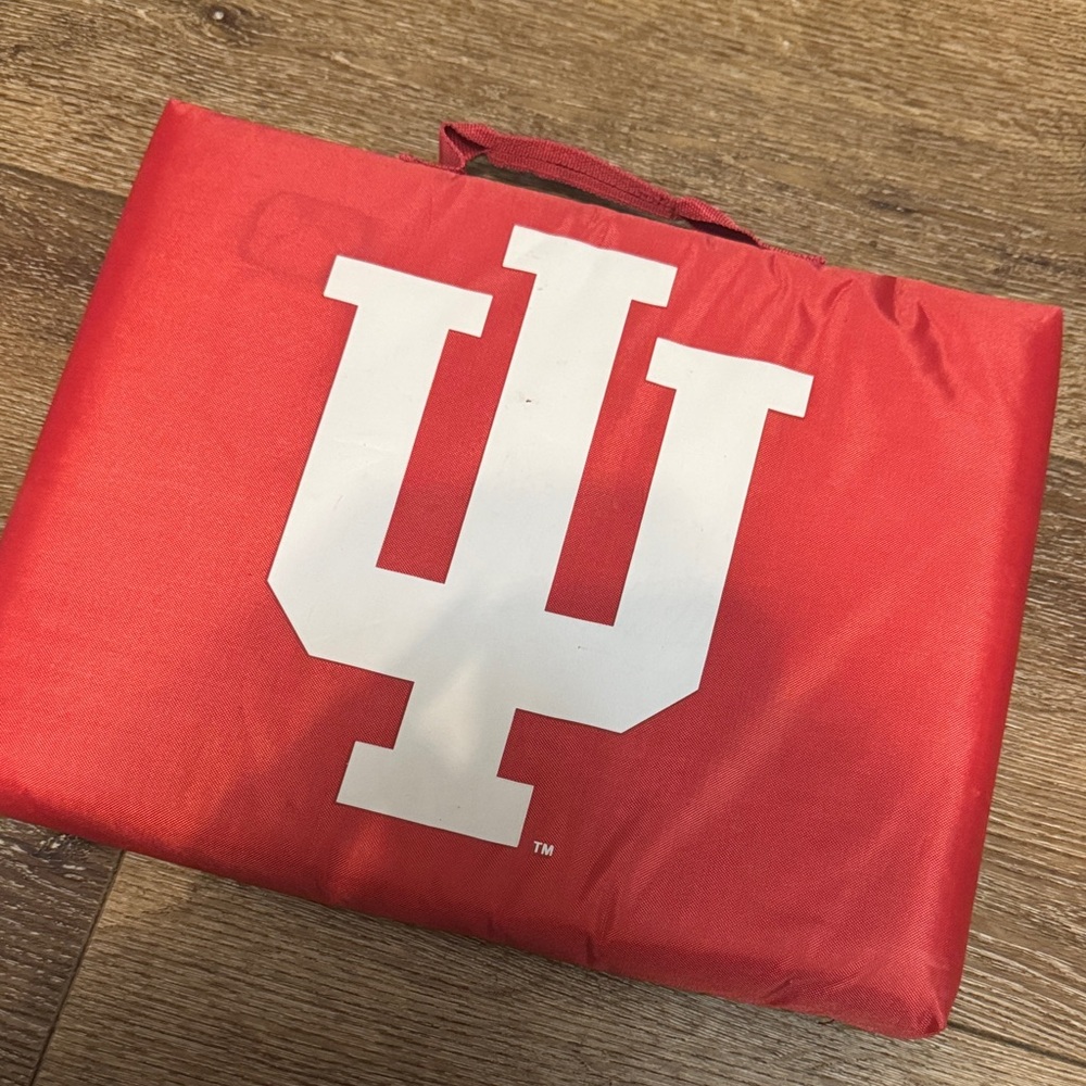 Indiana Hoosier IU bleacher cushionโ